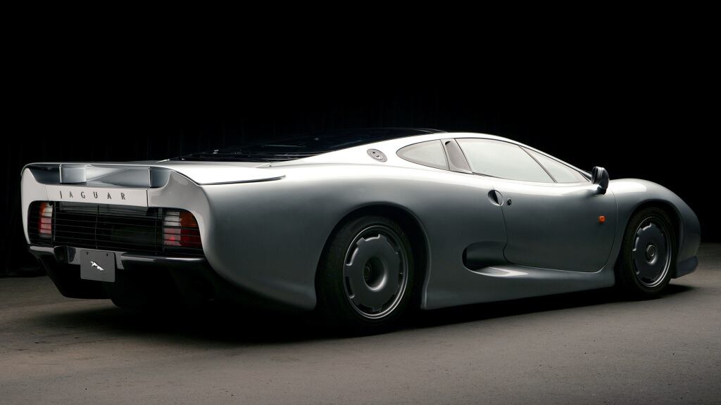 Jaguar XJ220, folle e affascinante supercar britannica