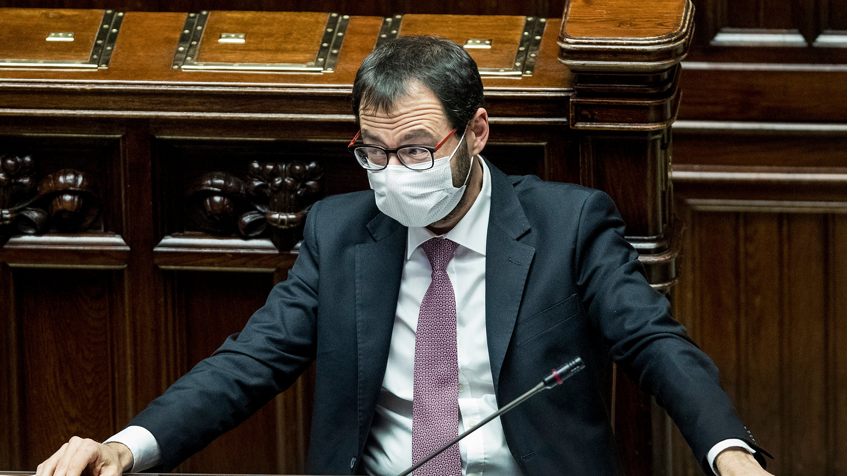 La bufala di Patuanelli. Sul rincaro delle bollette incolpa centrodestra e Iv