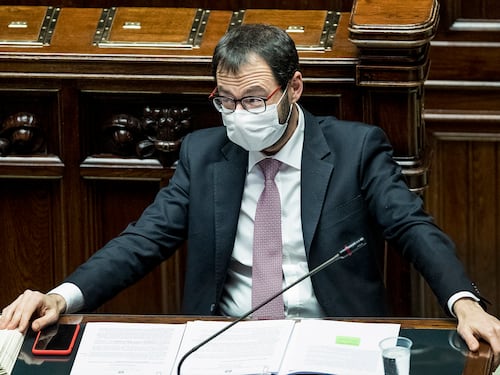 La bufala di Patuanelli. Sul rincaro delle bollette incolpa centrodestra e Iv