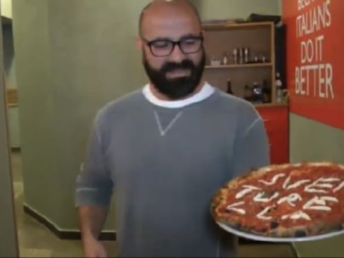 De Luca contro la Gabanelli: "Mangio la pizza Sventurella dedicata alla signora Sventurelli"
