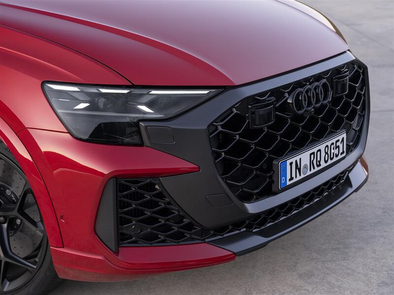 Nuova Audi RS Q8 2024, guarda tutte le immagini 7