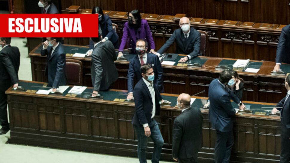 Di Battista e Arcuri al governo: le mosse per salvare Conte