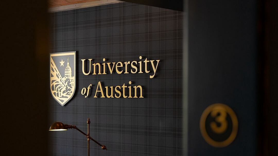 "Basta antisemitismo e DEI". I miliardari finanziano l'università Usa anti-woke