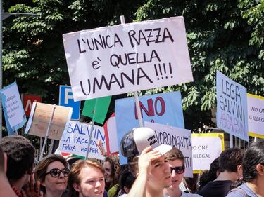 Stranieri e sinistra in corteo contro Salvini 7