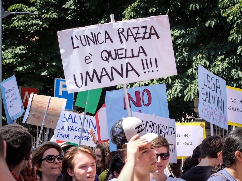 Stranieri e sinistra in corteo contro Salvini 7