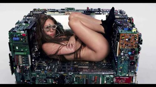 Artpop, Lady Gaga canta ancora nuda 2