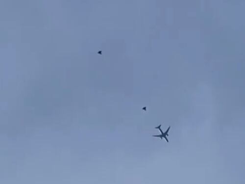 Allarme bomba sul volo New York-Delhi: aereo deviato a Fiumicino e scortato dagli Eurofighter