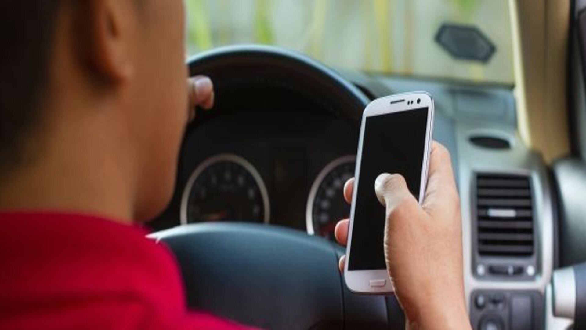 Aumentano le vittime per l'uso del cellulare alla guida