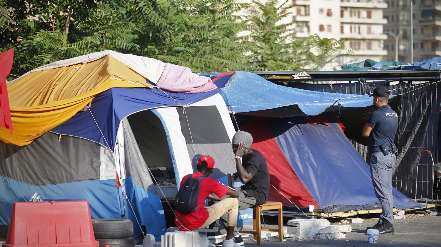 Sgombero Baobab a Roma, espulsi 24 migranti