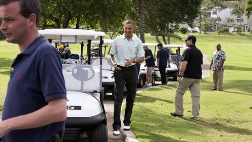Golf e "mise" a fiori. Gli Obama alle Hawaii per Natale 9
