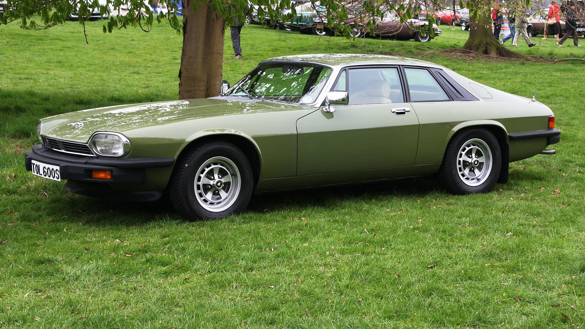 La Jaguar con cui Lady D sfreccia in The Crown