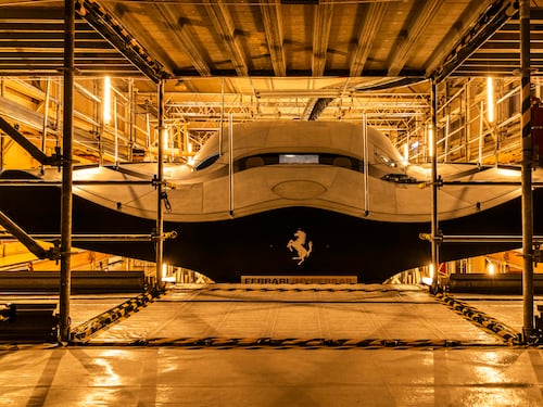 Ferrari Hypersail, lo scafo che sfida pure Verne