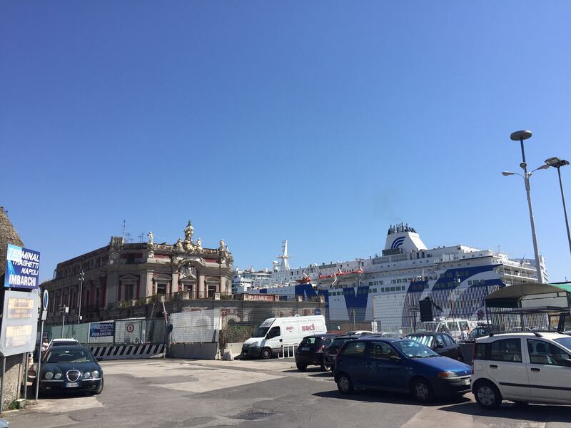 Napoli, il porto e il quartiere Mercato 18