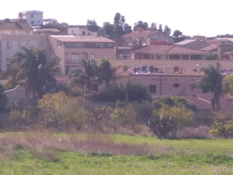 Il 'Villa Sikania' visto dal centro urbano 