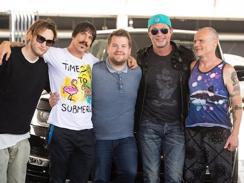 Red Hot Chili Peppers nudi per il Carpool Karaoke