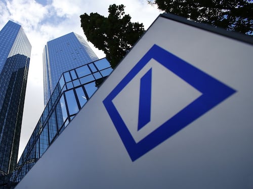 Il ricatto di Deutsche Bank: "Con il no al referendum in italia arriverà la Troika"