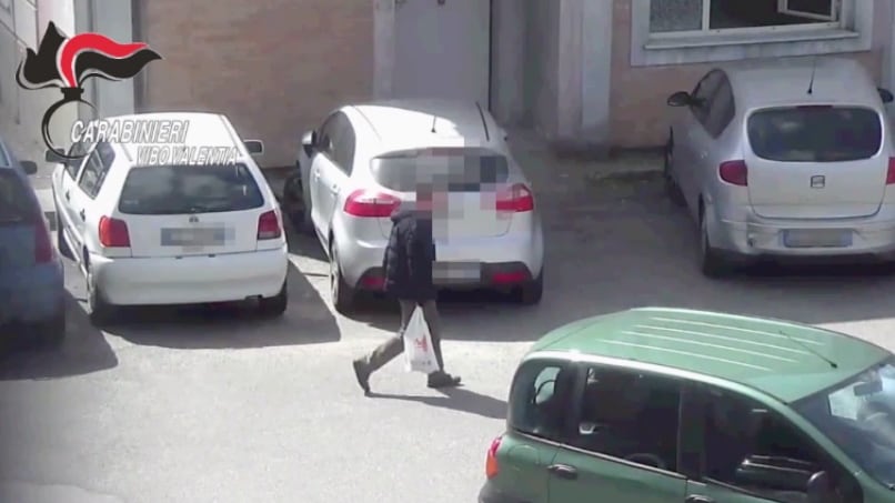 Fanno la spesa in orario di lavoro: indagati 20 furbetti del cartellino