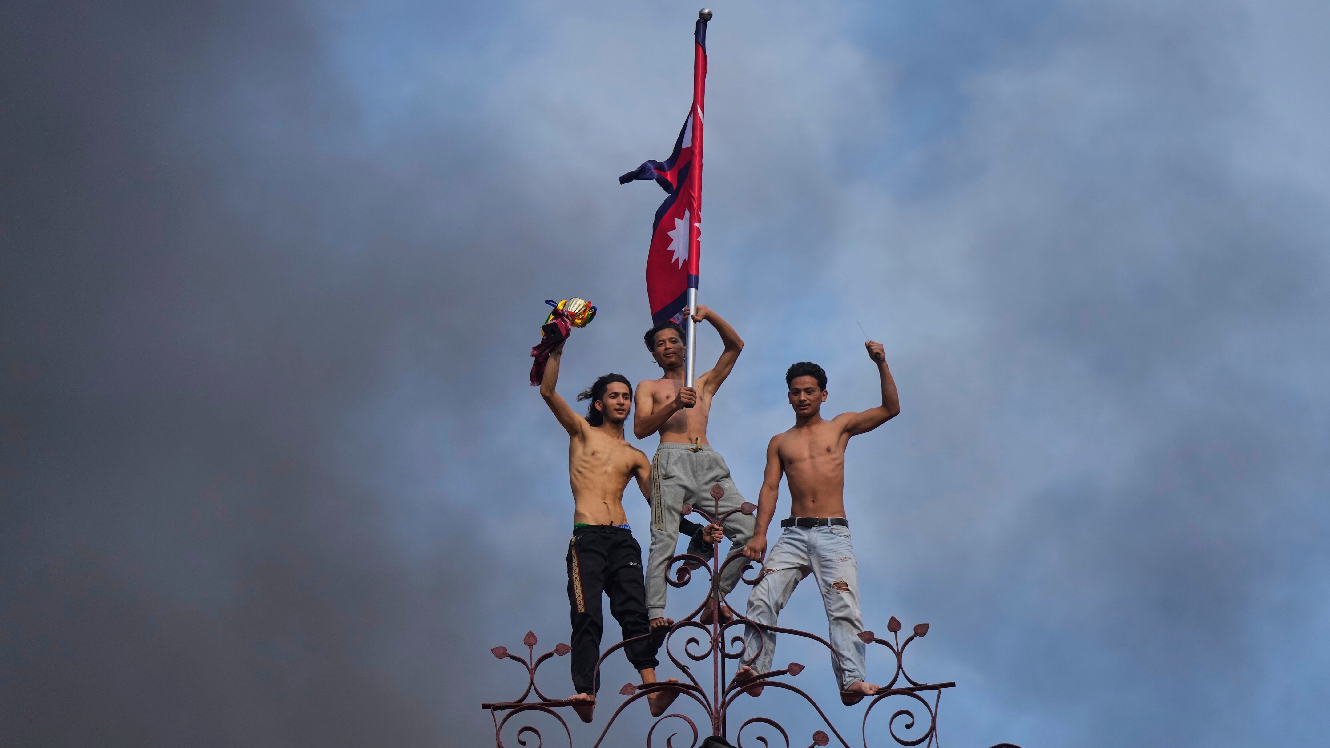 Rivolta social in Nepal, la GenZ brucia i palazzi del potere