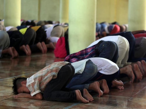 "Non rispetti il ramadan". E il musulmano pesta la compagna