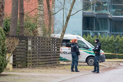 Polizia fuori casa di Vokov 10