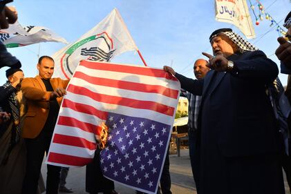 Iraq, assalto all'ambasciata Usa: bruciate bandiere americane 1