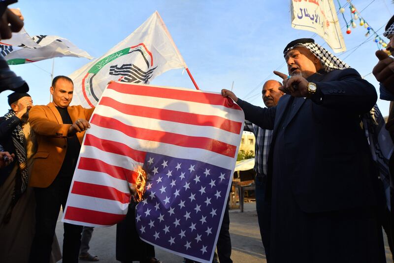 Iraq, assalto all'ambasciata Usa: bruciate bandiere americane 1