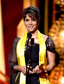 Halle Berry topless su Instagram 15