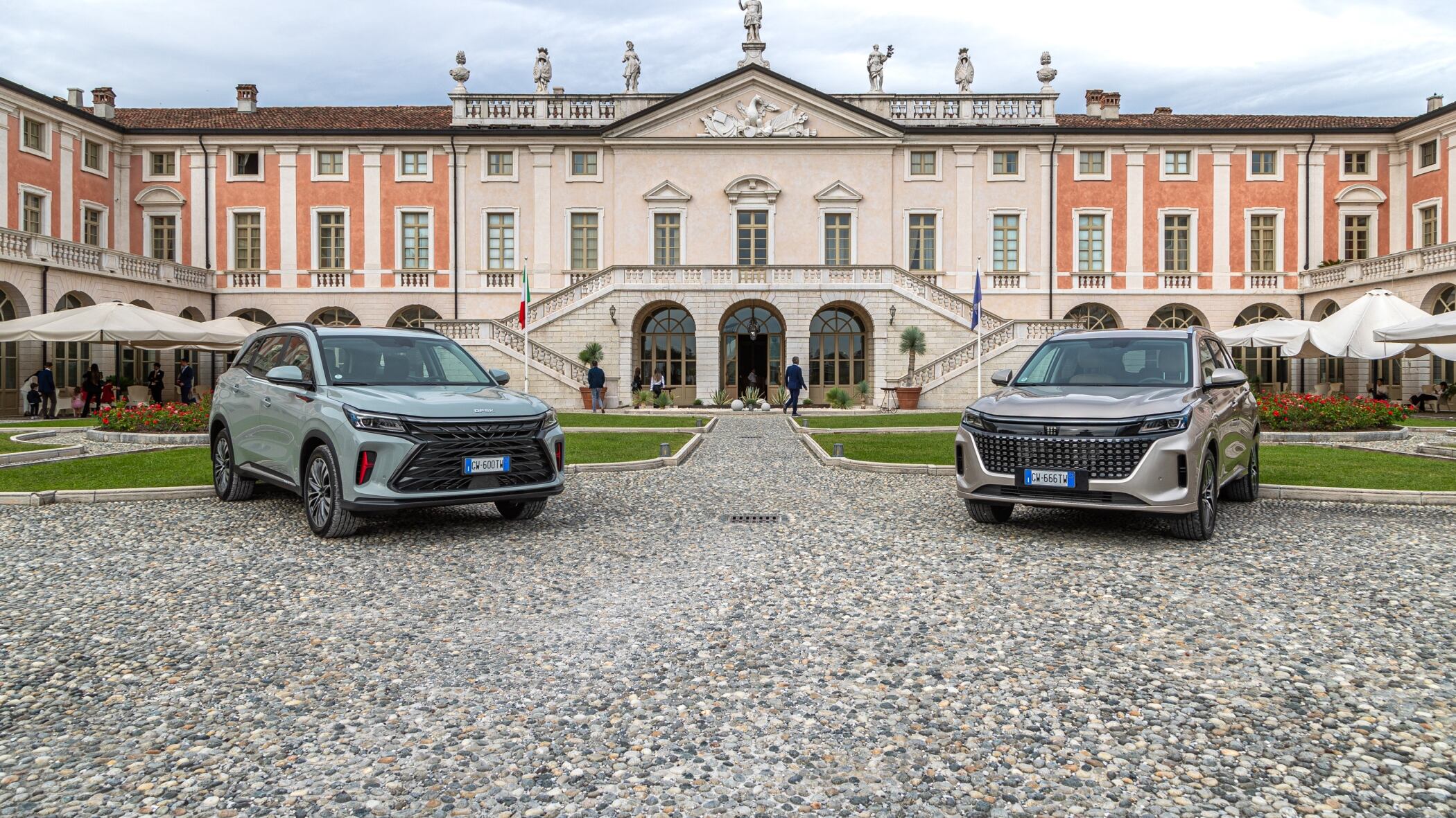 China Car Company lancia in Italia i nuovi modelli Dfsk E5 Phev e Glory 600