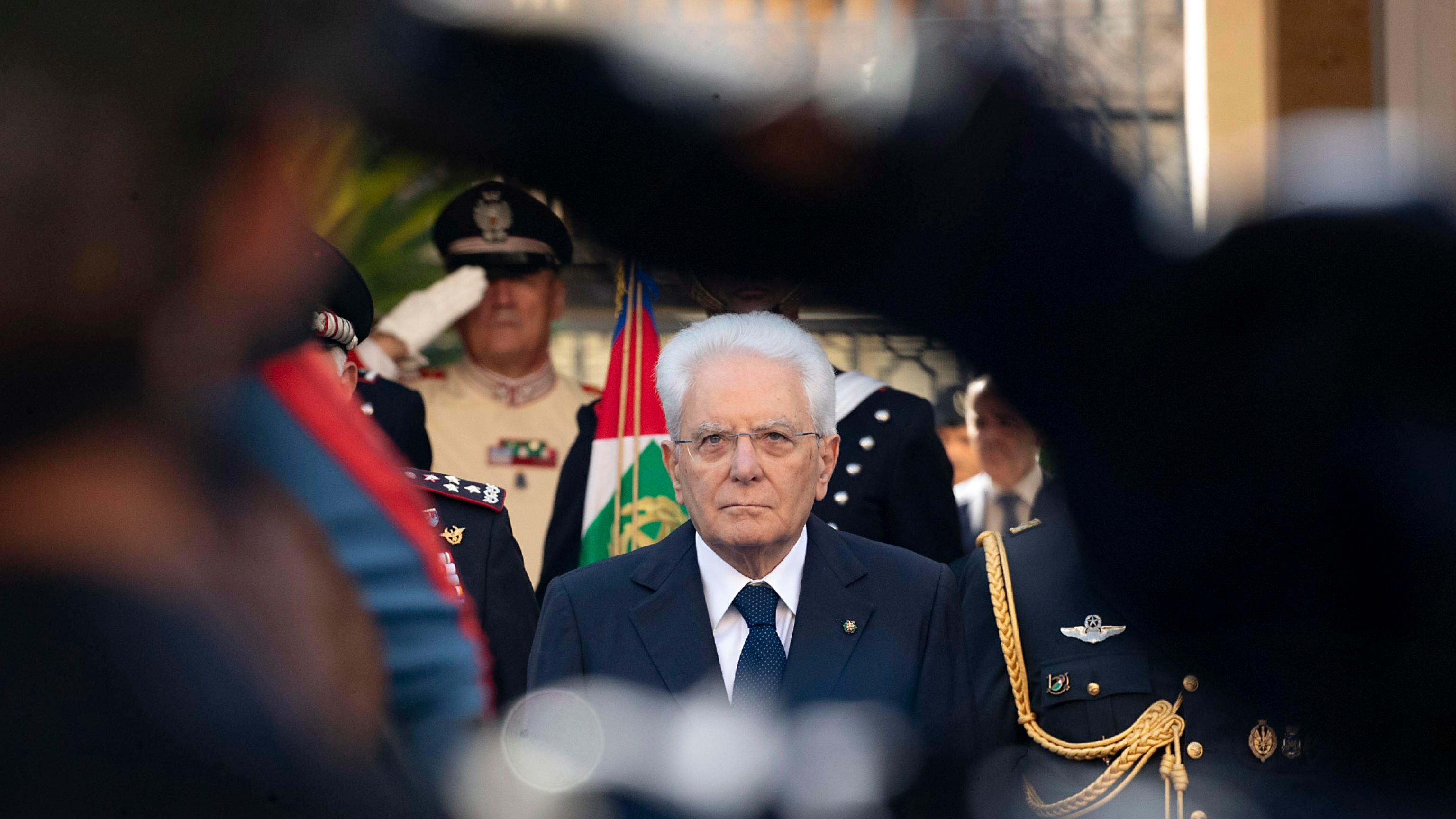 Mattarella: "Fedele alla Costituzione". Scarne condoglianze di Palazzo Chigi