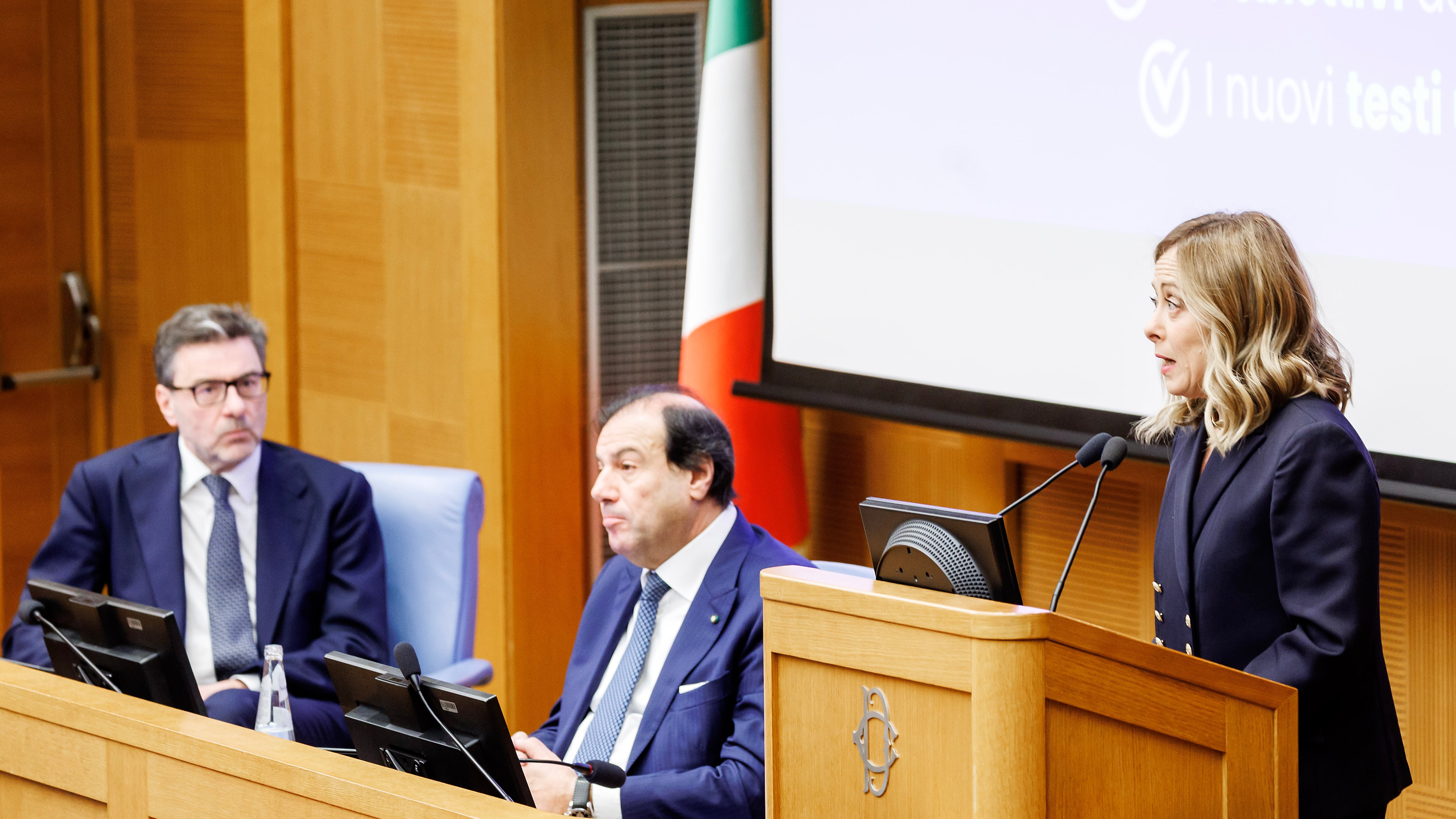 Bonus 100 euro e sgravi per chi assume: il Cdm approva le misure sul lavoro