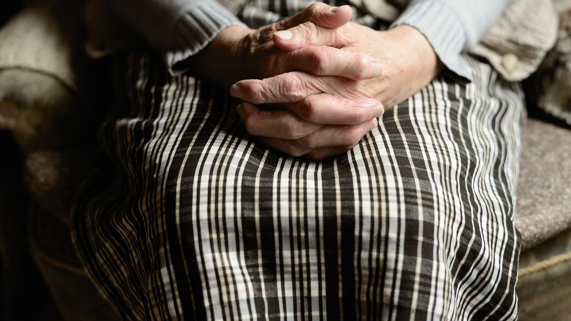 Alzheimer, nuovo metodo può diagnosticarlo con gli auricolari