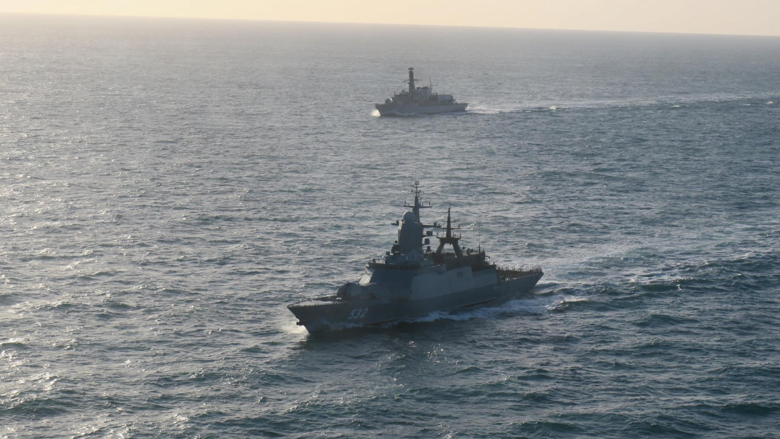 Tensione nei mari del Nord, nave russa allontanata dalle acque inglesi: cos'è successo