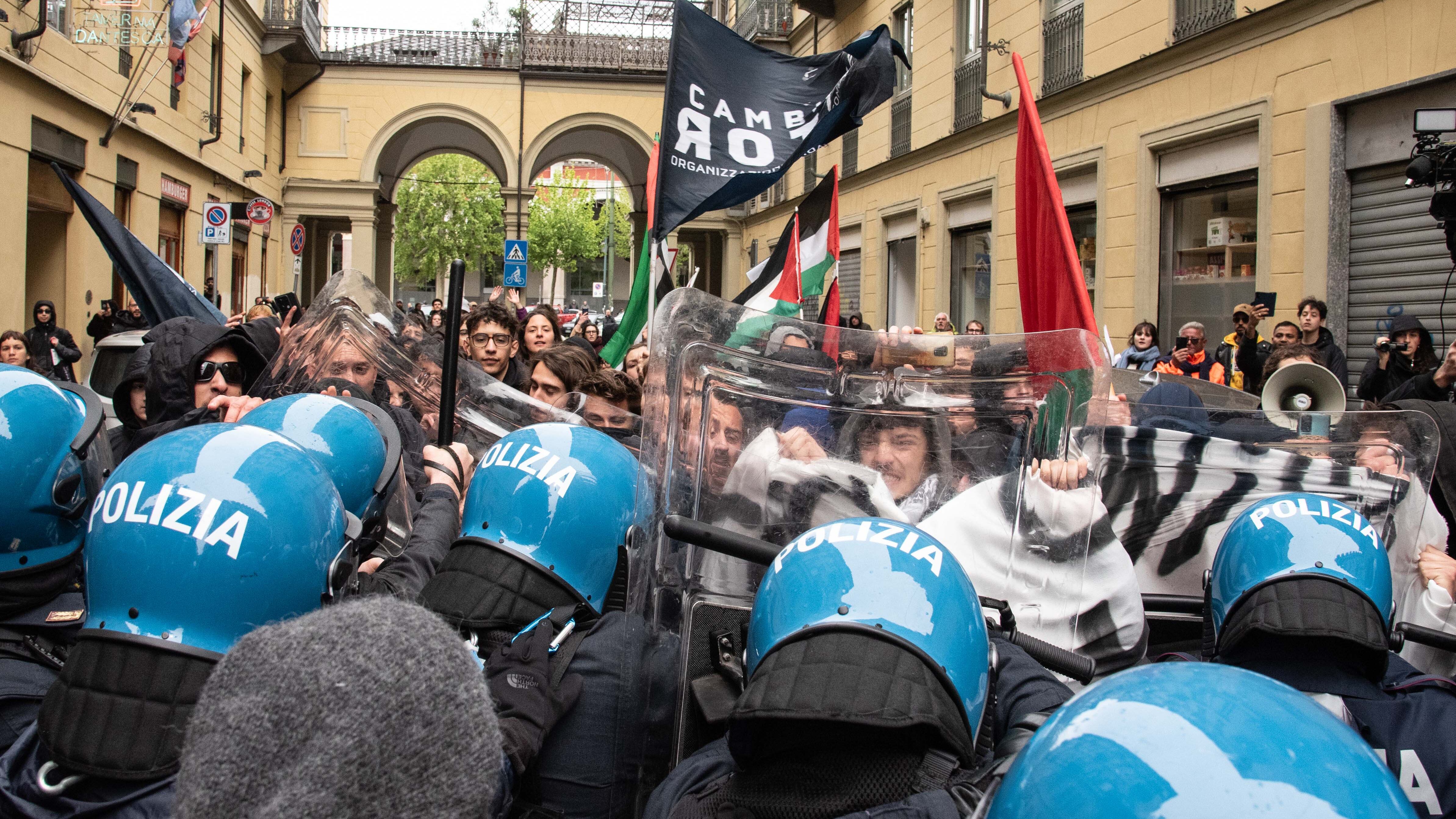 "Blocchiamo tutto". Ora i pro-Palestina minacciano anche la cultura