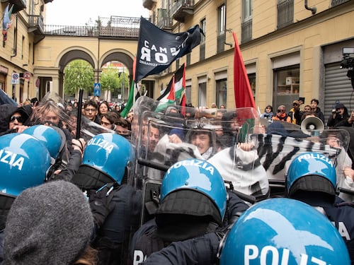 "Blocchiamo tutto". Ora i pro-Palestina minacciano anche la cultura