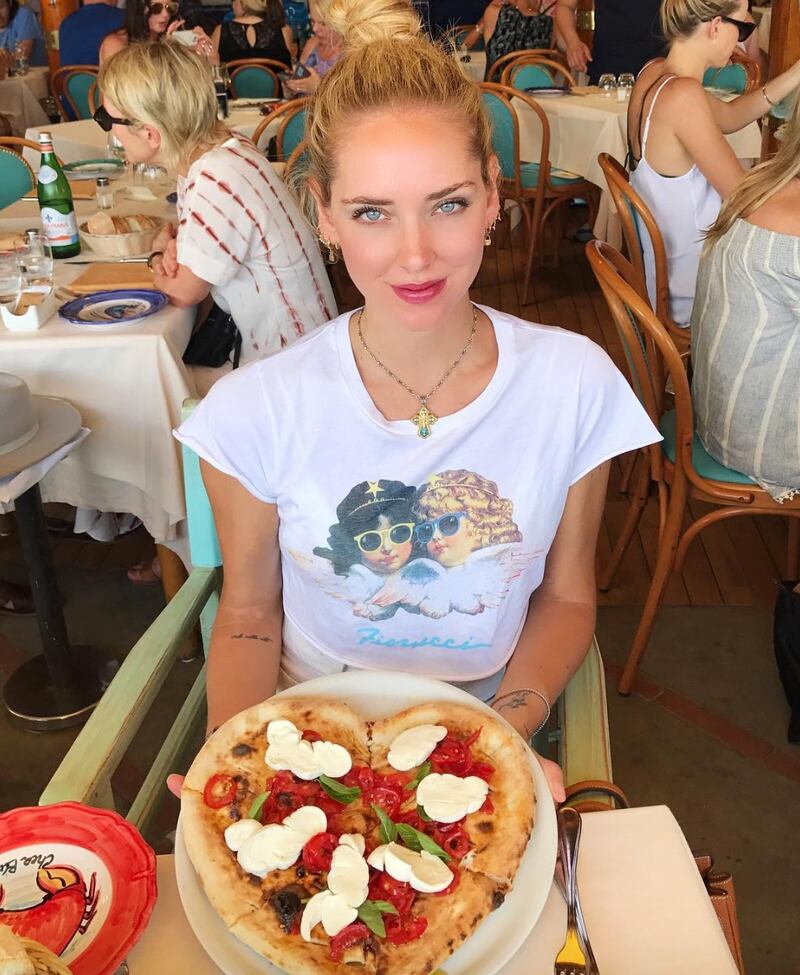 Chiara Ferragni hot, ragnatela sul seno 26