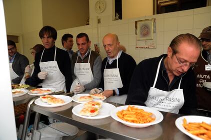 Vip e calciatori alla mensa dei poveri 3