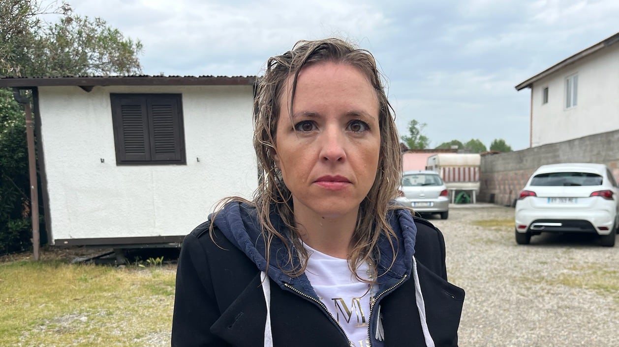 La violenza nel campo rom: sassate contro l'eurodeputata leghista