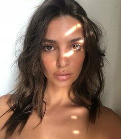 Emily Ratajkowski, topless su Instagram 3