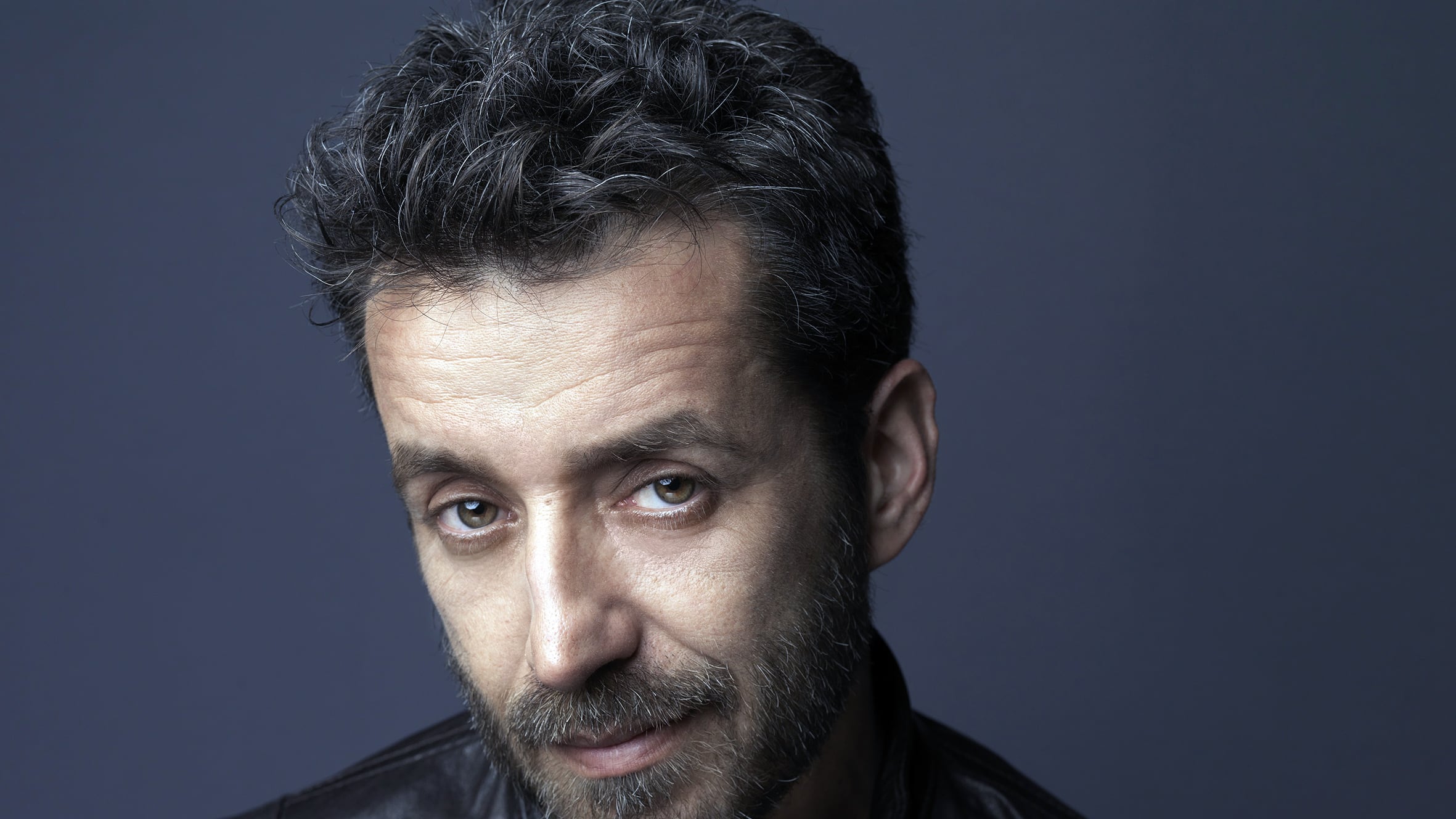 Daniele Silvestri: "Con Acrobati fuggivo dal mondo. Adesso canto la gioia di avere La terra sotto i piedi"