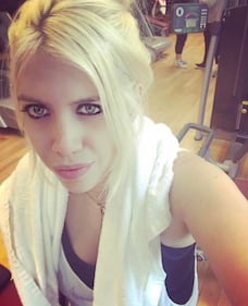 Wanda Nara sexy in rosa 17