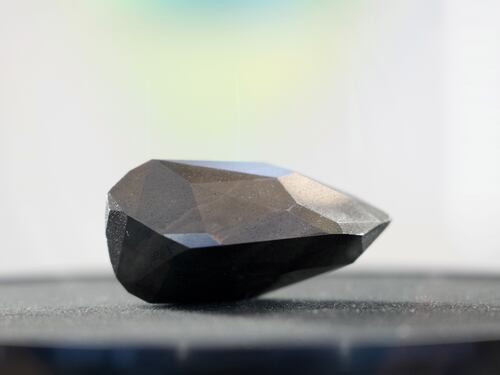 Asta per aggiudicarsi "Enigma". Il diamante venuto dallo spazio