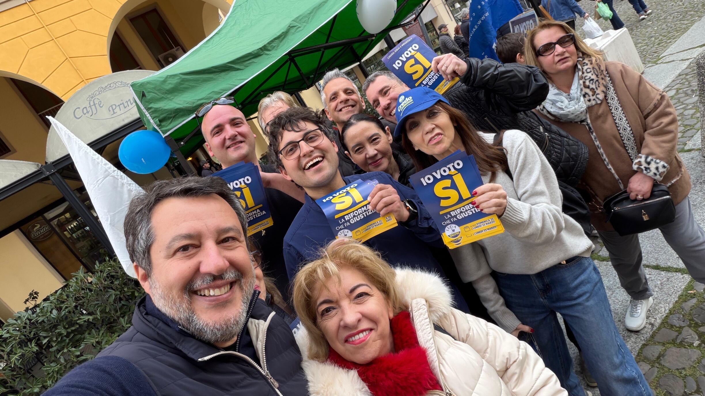 I 1.500 gazebo della Lega: "Non deve restare neanche un volantino"