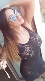 Marika Fruscio sensuale in auto 6