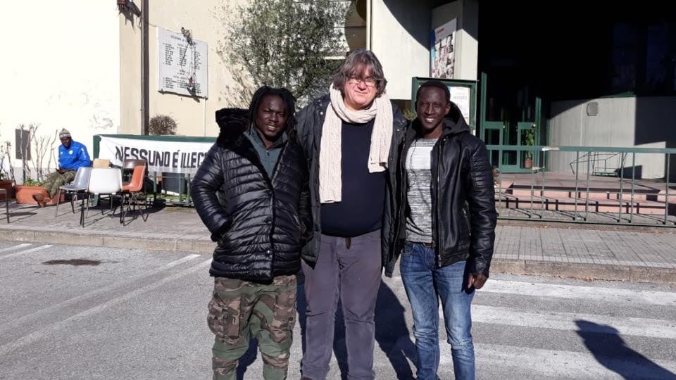 "Ha ragione la Francia": il "parroco dei migranti" attacca il governo
