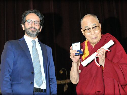 Il Dalai Lama a Milano. Protesta dei cinesi