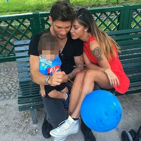 Belen a Milano fa shopping senza intimo 6