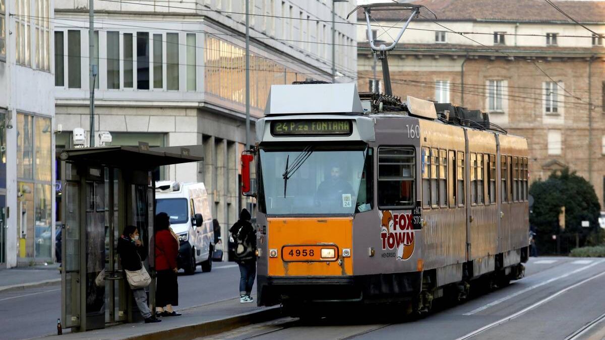 Milano, nuovo salasso sul biglietto Atm. Insorge il centrodestra: "Inaccettabile"