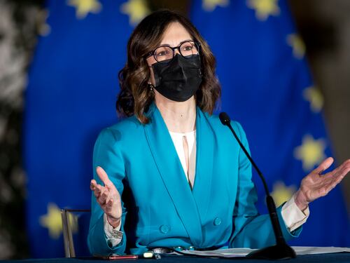 Contagi meglio, ma non basta. E c'è ancora Aria di polemiche