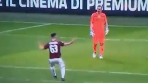 Milan-Chievo, l'arbitro convalida il gol e Cutrone è pazzo di gioia