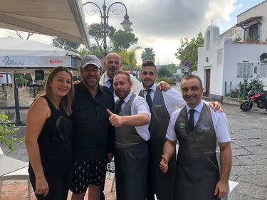 Vacanze in costume Ischia in pieno autunno per Christian De Sica e la moglie 1